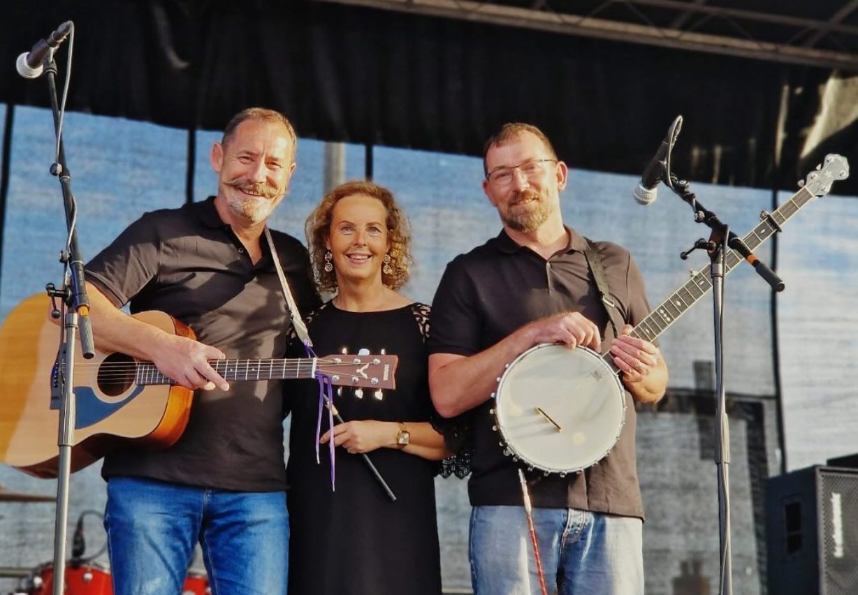An Bhailiú performing on stage at an outdoor festival